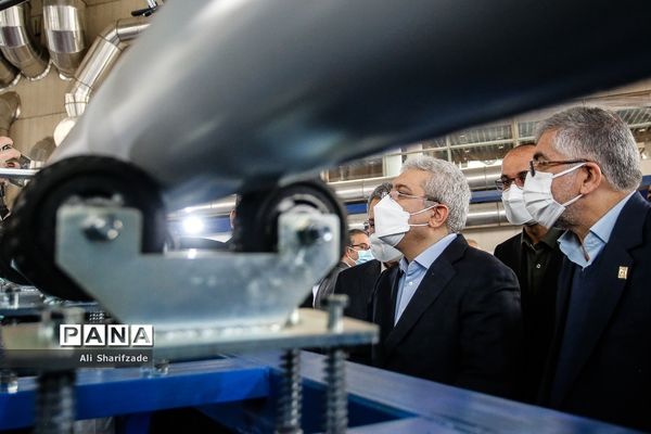 بازدید وزیر آموزش و پرورش از نمایشگاه دستاوردهای جهاد دانشگاهی