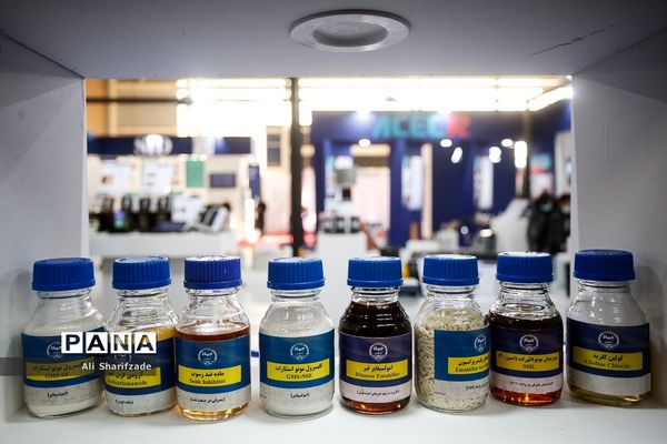 بازدید وزیر آموزش و پرورش از نمایشگاه دستاوردهای جهاد دانشگاهی