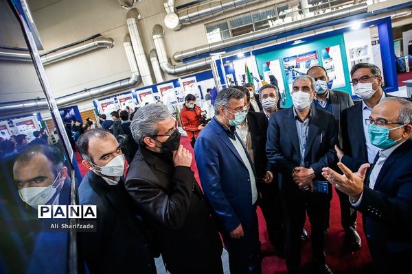 بازدید وزیر آموزش و پرورش از نمایشگاه دستاوردهای جهاد دانشگاهی