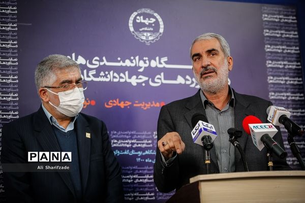 بازدید وزیر آموزش و پرورش از نمایشگاه دستاوردهای جهاد دانشگاهی
