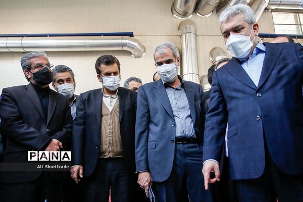 بازدید وزیر آموزش و پرورش از نمایشگاه دستاوردهای جهاد دانشگاهی