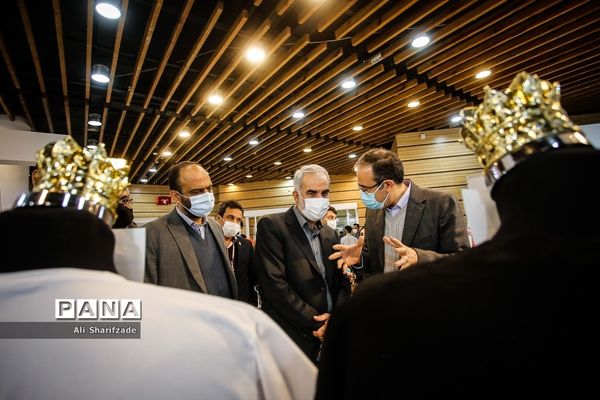 بازدید وزیر آموزش و پرورش از نمایشگاه دستاوردهای جهاد دانشگاهی