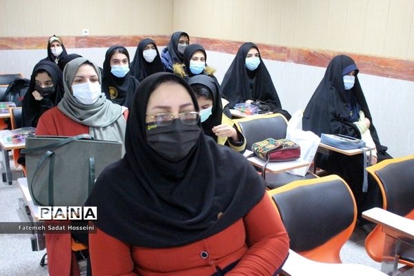 تجلیل از دانش‌آموزان برتر مدارس استعدادهای درخشان استان بوشهر