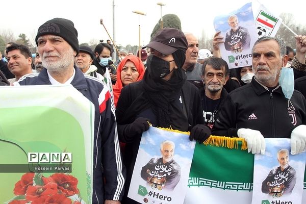 پیاده‌روی خانوادگی از میدان ولی‌عصر تا پاک لاله