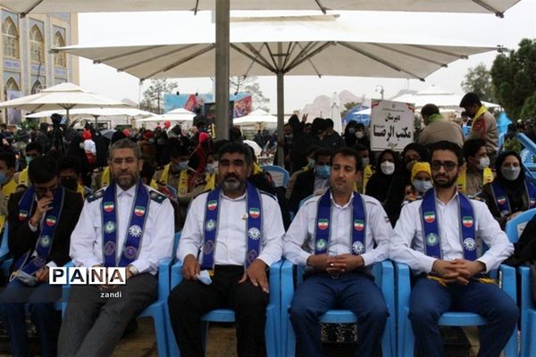 حضور تشکلات دانش‌آموزی در گلزار شهدا کرمان