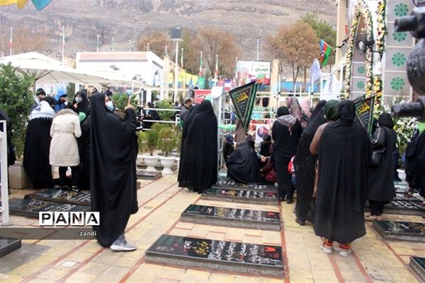 حضور تشکلات دانش‌آموزی در گلزار شهدا کرمان