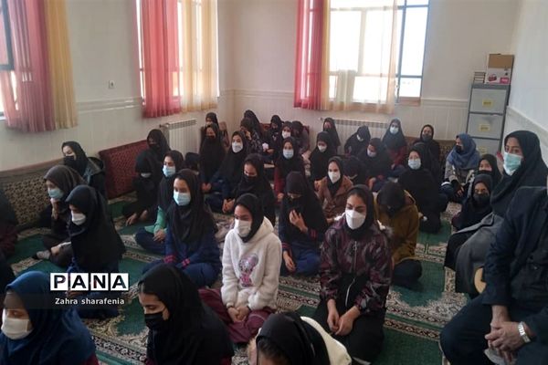 مراسم پیش اجلاسیه نماز در آموزشگاه هانیه سماعی جوادآباد