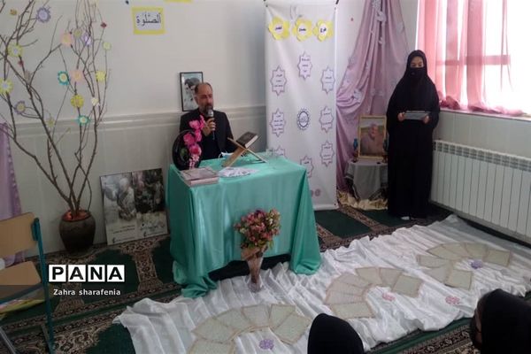 مراسم پیش اجلاسیه نماز در آموزشگاه هانیه سماعی جوادآباد
