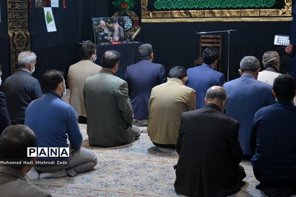 برگزاری مجلس یادبود شهید دلها حاج قاسم سلیمانی در آموزش و پرورش ناحیه یک مشهد