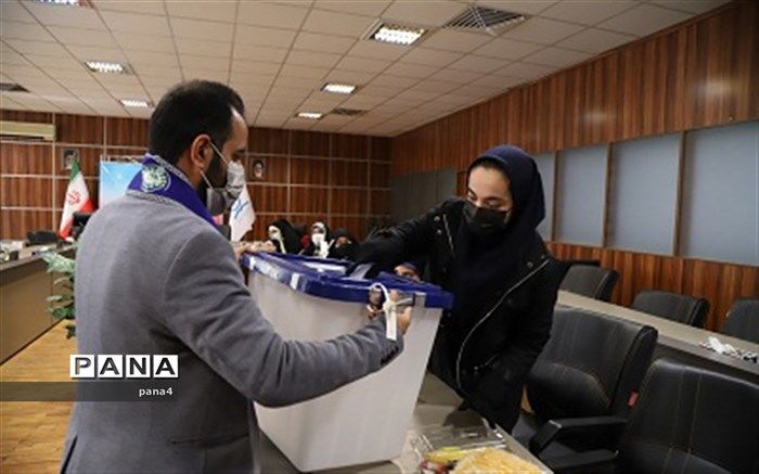 انتخاب رؤسای مجلس دانش‌آموزی منطقه 4 به عنوان رییس هیات رییسه سازمان دانش‌آموزی شهر تهران