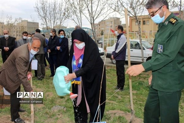 مراسم روز درختکاری درکانون فرهنگی هنری رشد قزوین