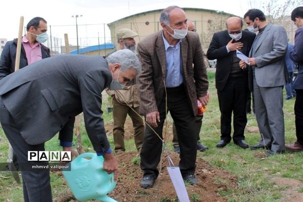 مراسم روز درختکاری درکانون فرهنگی هنری رشد قزوین