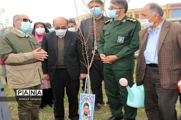 مراسم روز درختکاری درکانون فرهنگی هنری رشد قزوین