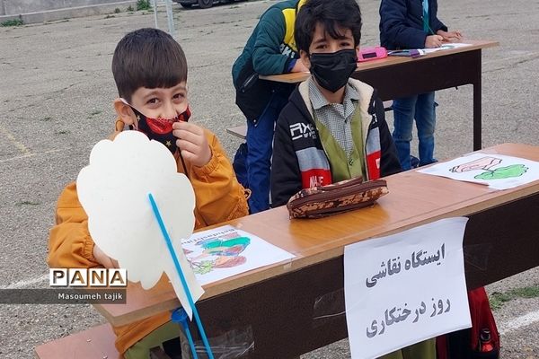 مراسم روز درختکاری در شهرستان قرچک مدرسه علم‌ و‌ ادب با شعار هر دانش‌آموز یک نهال