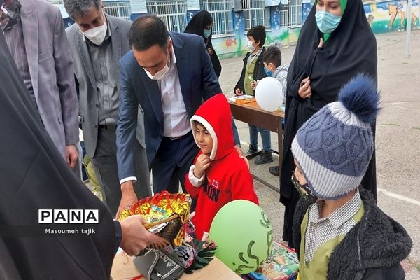 مراسم روز درختکاری در شهرستان قرچک مدرسه علم‌ و‌ ادب با شعار هر دانش‌آموز یک نهال