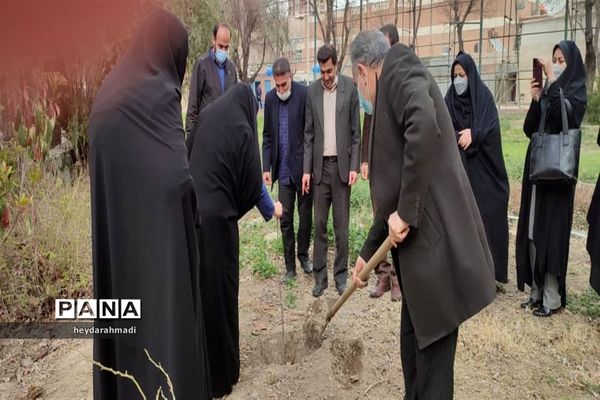 آیین نکوداشت روزملی درختکاری در منطقه ۱۰ شهر تهران