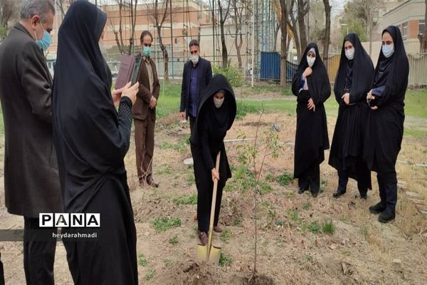 آیین نکوداشت روزملی درختکاری در منطقه ۱۰ شهر تهران
