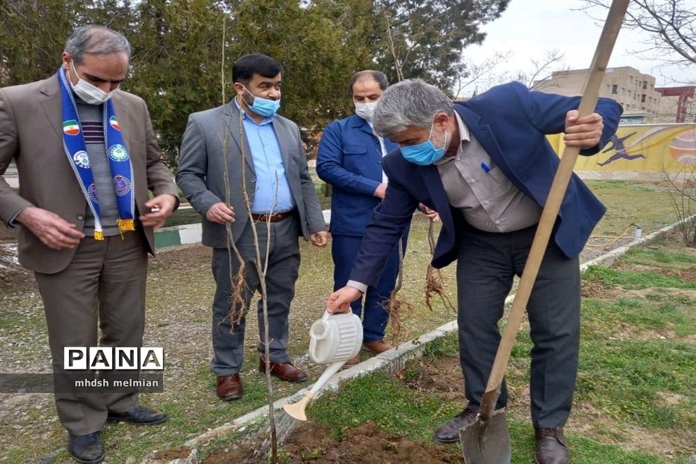 مراسم روز درختکاری در کانون امام خمینی شهر محمدیه (استان قزوین)