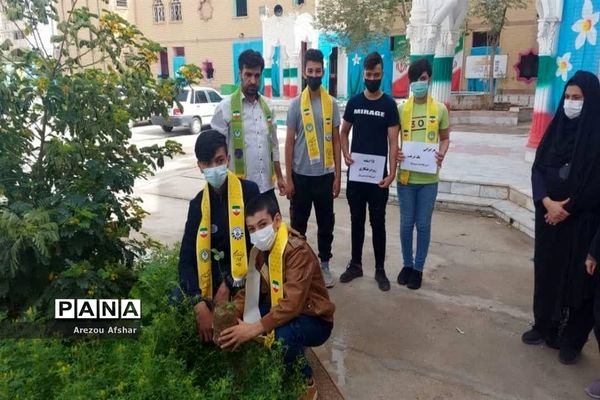 کاشت نهال به‌مناسبت روز درختکاری در مدارس بندرامام خمینی (ره)