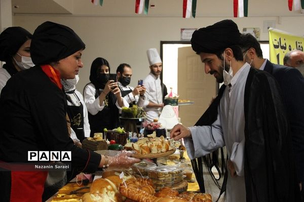نمایشگاه شیرینی، کیک، شکلات و دسرهای خانگی در اسلامشهر