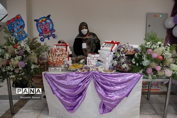 نمایشگاه شیرینی، کیک، شکلات و دسرهای خانگی در اسلامشهر