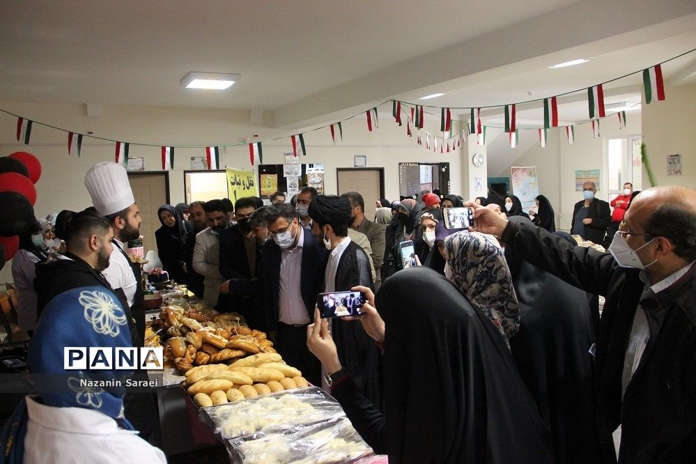 نمایشگاه شیرینی، کیک، شکلات و دسرهای خانگی در اسلامشهر