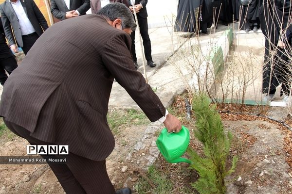 برگزاری آیین گرامیداشت روز درختکاری در آموزش و پرورش ناحیه سه مشهد مقدس