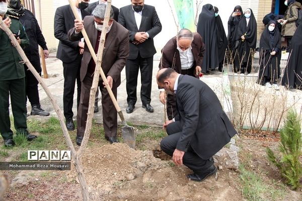 برگزاری آیین گرامیداشت روز درختکاری در آموزش و پرورش ناحیه سه مشهد مقدس