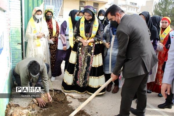 کاشت نهال به مناسبت هفته درختکاری توسط دانش‌آموزان پیشتاز کهگیلویه و بویراحمد