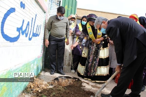 کاشت نهال به مناسبت هفته درختکاری توسط دانش‌آموزان پیشتاز کهگیلویه و بویراحمد