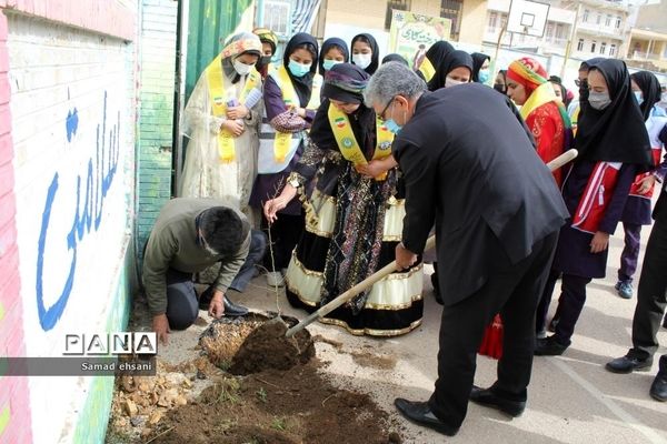 کاشت نهال به مناسبت هفته درختکاری توسط دانش‌آموزان پیشتاز کهگیلویه و بویراحمد