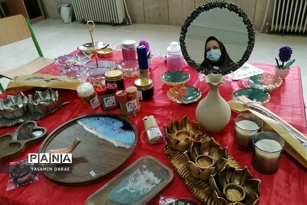 برگزاری نمایشگاه فرهنگی هنری در دبستان دخترانه نرگس پردیس