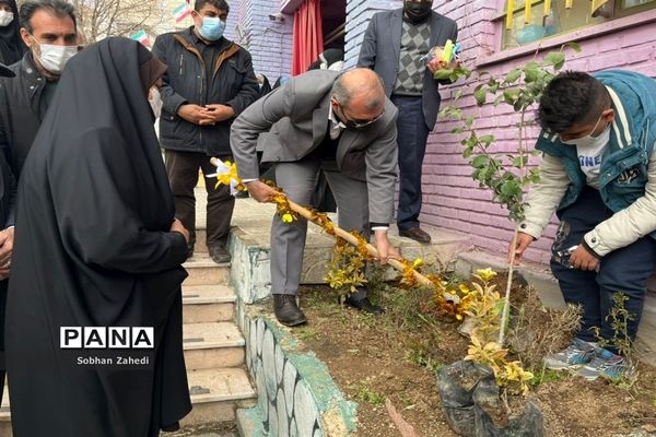 برگزاری پویش ایران سرسبز با  کاشت هر درخت به نام یک شهید در رودهن