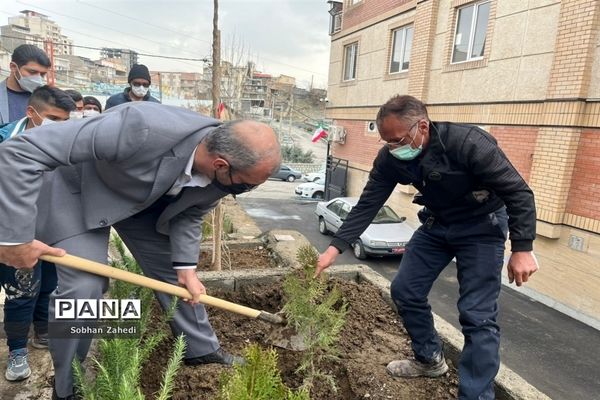 برگزاری پویش ایران سرسبز با  کاشت هر درخت به نام یک شهید در رودهن