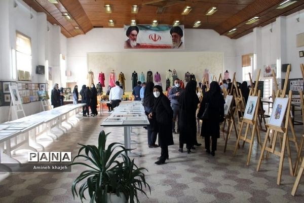 نمایشگاه آثار هنری دانش‌آموزان در بوشهر