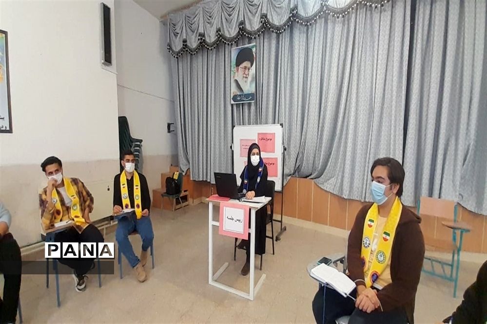 برگزاری مسابقات مناظره دانش‌آموزی شهرستان سمیرم اصفهان