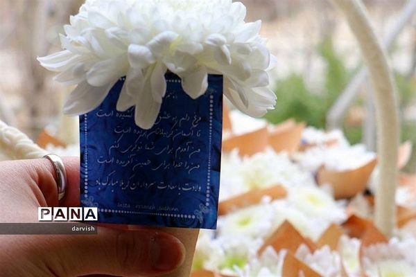 توزیع بسته‌های فرهنگی توسط گروه جهادی سائحین در دماوند