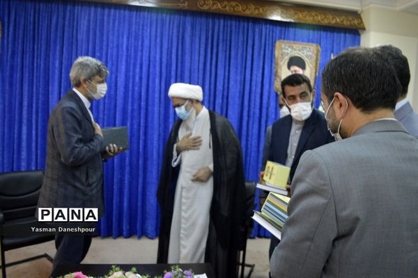 دیدار سرپرست معاونت پرورشی و فرهنگی وزارت آموزش و پرورش با نماینده ولی فقیه در استان بوشهر