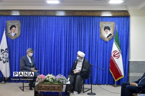دیدار سرپرست معاونت پرورشی و فرهنگی وزارت آموزش و پرورش با نماینده ولی فقیه در استان بوشهر