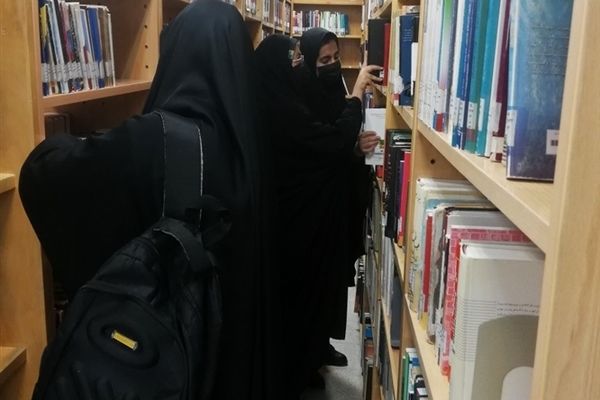 گردشگری اعضای هیات رئیسه دختران مجلس دانش‌آموزی کاشمر  در باغ دانایی