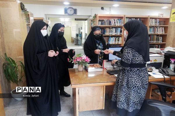 گردشگری اعضای هیات رئیسه دختران مجلس دانش‌آموزی کاشمر  در باغ دانایی