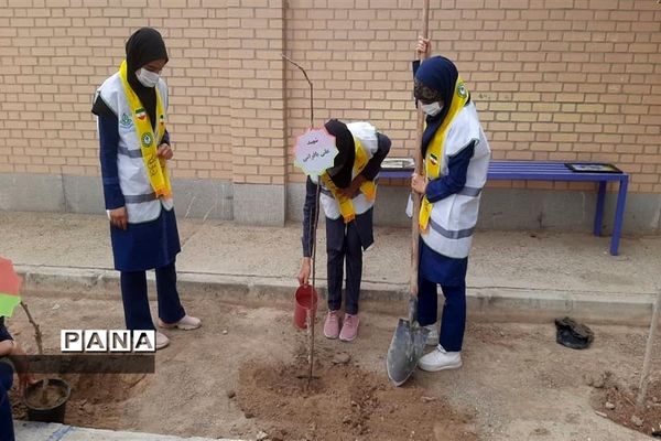 برگزاری مراسم جشن نیکوکاری  و روز درختکاری در شهرستان ورزنه