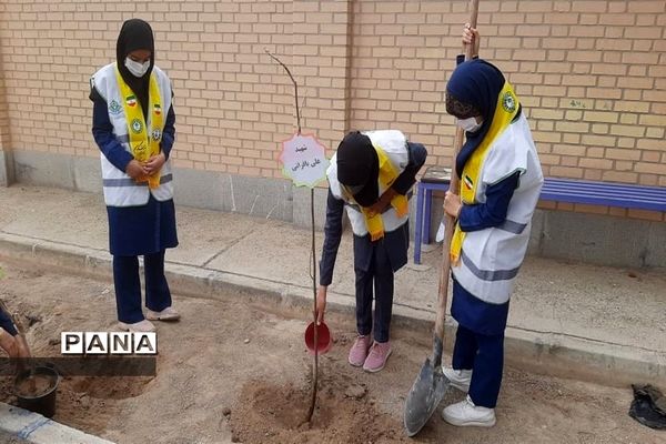 برگزاری مراسم جشن نیکوکاری  و روز درختکاری در شهرستان ورزنه