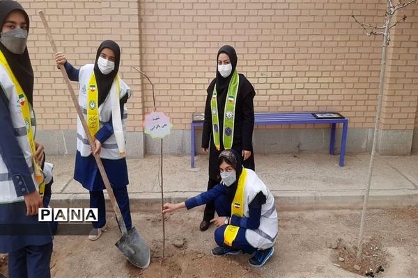 برگزاری مراسم جشن نیکوکاری  و روز درختکاری در شهرستان ورزنه