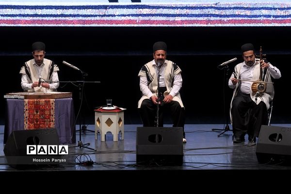 نخستین جایزه بین‌المللی حکیم نظامی