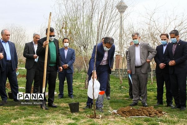 آیین درختکاری و رونمایی از پویش حفاظت از یوزپلنگ ایرانی