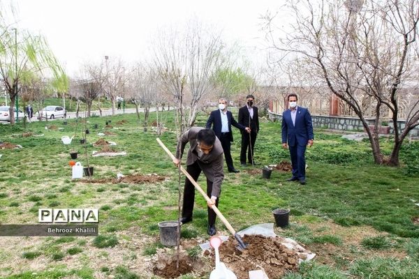 آیین درختکاری و رونمایی از پویش حفاظت از یوزپلنگ ایرانی