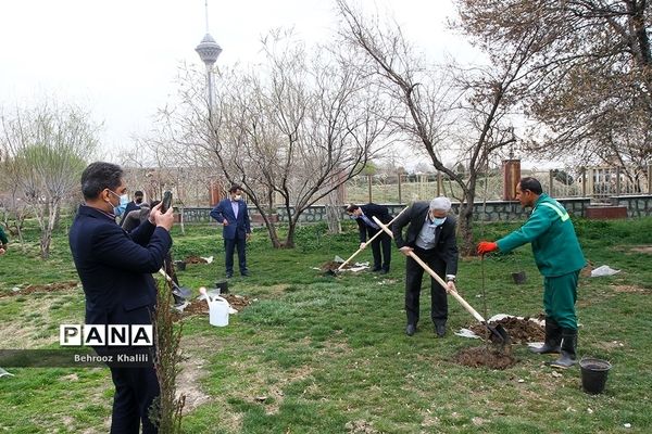 آیین درختکاری و رونمایی از پویش حفاظت از یوزپلنگ ایرانی