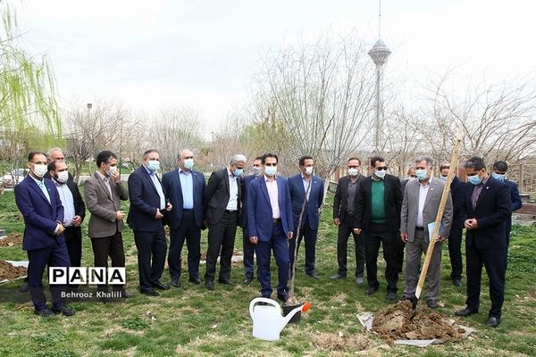 آیین درختکاری و رونمایی از پویش حفاظت از یوزپلنگ ایرانی