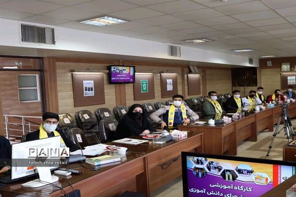 کارگاه آموزشی مجلس و شورای دانش‌آموزی ناحیه دو قزوین